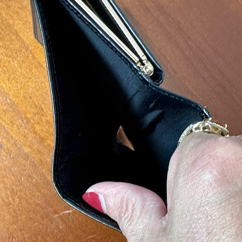 AUTH GIVENCHY VINTAGE LOGO
LEATHER COMPACT WALLET PREOWNED BLACK - Picture 8 of 9